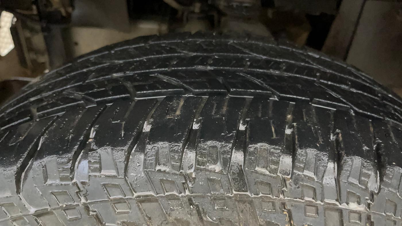 2021 Mahindra Bolero B6 (O), Diesel, Manual, 48,457 km, Left Front Tyre Tread