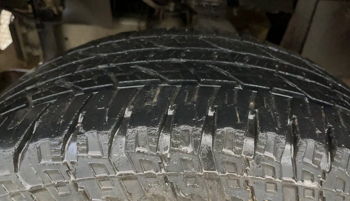 2021 Mahindra Bolero B6 (O), Diesel, Manual, 48,405 km, Left Front Tyre Tread