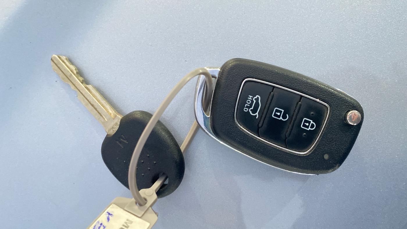 2021 Hyundai VENUE S+ 1.2, Petrol, Manual, 34,021 km, Key Close Up