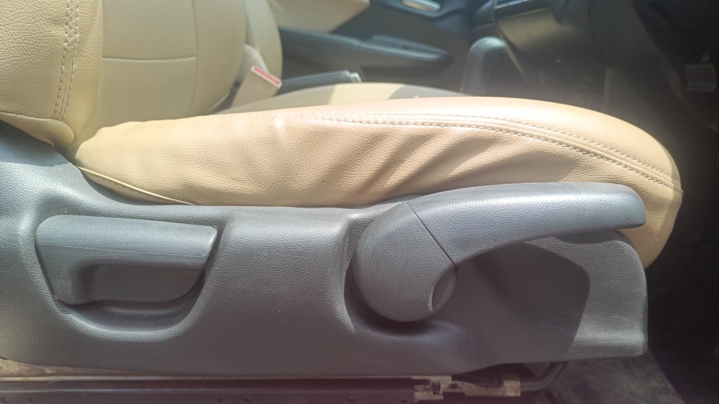 2018 Honda Jazz 1.2L I-VTEC VX CVT, Petrol, Automatic, 1,01,030 km, Driver Side Adjustment Panel
