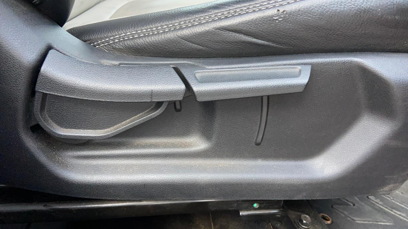 2022 Hyundai VENUE SX 1.2 PETROL, Petrol, Manual, 49,275 km, Driver Side Adjustment Panel