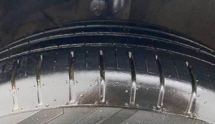 2022 Maruti Dzire ZXI AMT, Petrol, Automatic, 43,838 km, Left Front Tyre Tread