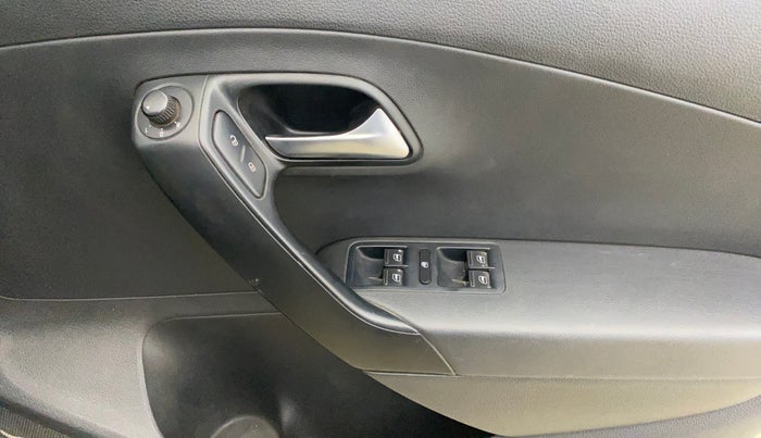 2014 Volkswagen Polo COMFORTLINE 1.5L, Diesel, Manual, 49,147 km, Driver Side Door Panels Control