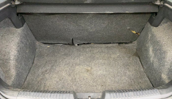 2014 Volkswagen Polo COMFORTLINE 1.5L, Diesel, Manual, 49,147 km, Boot Inside