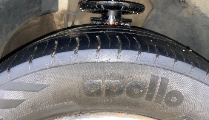 2014 Volkswagen Polo COMFORTLINE 1.5L, Diesel, Manual, 49,147 km, Right Front Tyre Tread