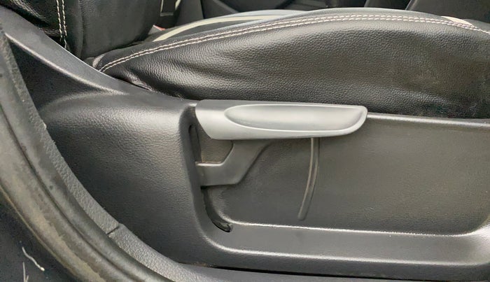 2014 Volkswagen Polo COMFORTLINE 1.5L, Diesel, Manual, 49,147 km, Driver Side Adjustment Panel