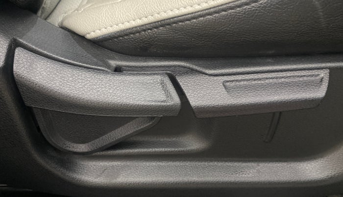 2025 KIA SYROS HTK (O) 1.5 Diesel 6MT, Diesel, Manual, 6,942 km, Driver Side Adjustment Panel