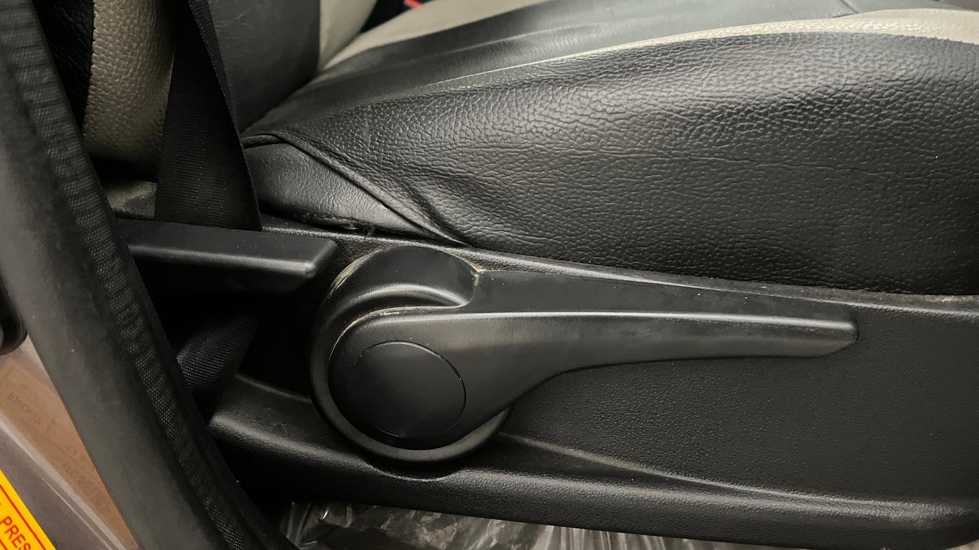 2018 Tata Tiago XZ PETROL, Petrol, Manual, 17,857 km, Driver Side Adjustment Panel