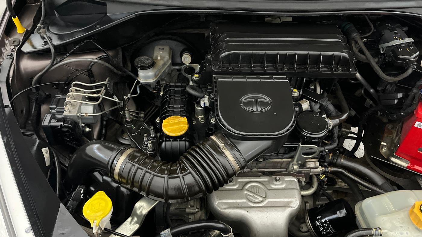2018 Tata Tiago XZ PETROL, Petrol, Manual, 17,857 km, Engine View - Right