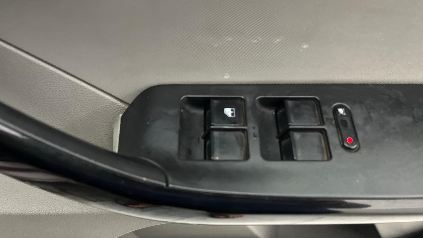 2018 Tata Tiago XZ PETROL, Petrol, Manual, 17,857 km, Driver Side Door Panels Control
