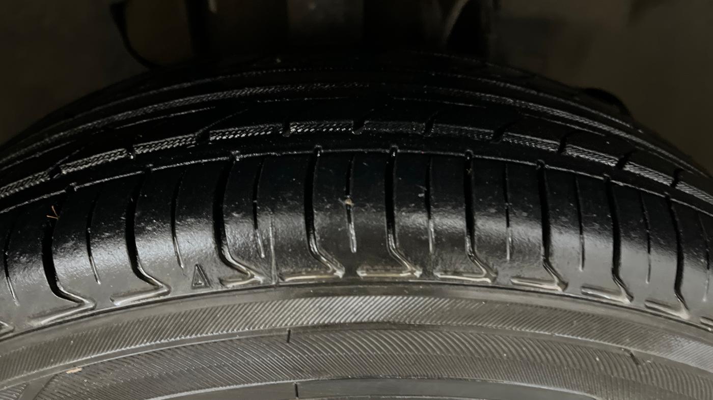 2018 Tata Tiago XZ PETROL, Petrol, Manual, 17,857 km, Right Front Tyre Tread