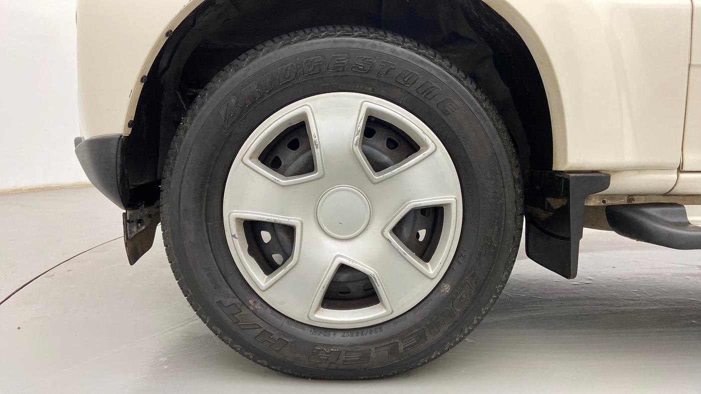 2022 Mahindra Scorpio S5, Diesel, Manual, 29,908 km, Left Front Wheel