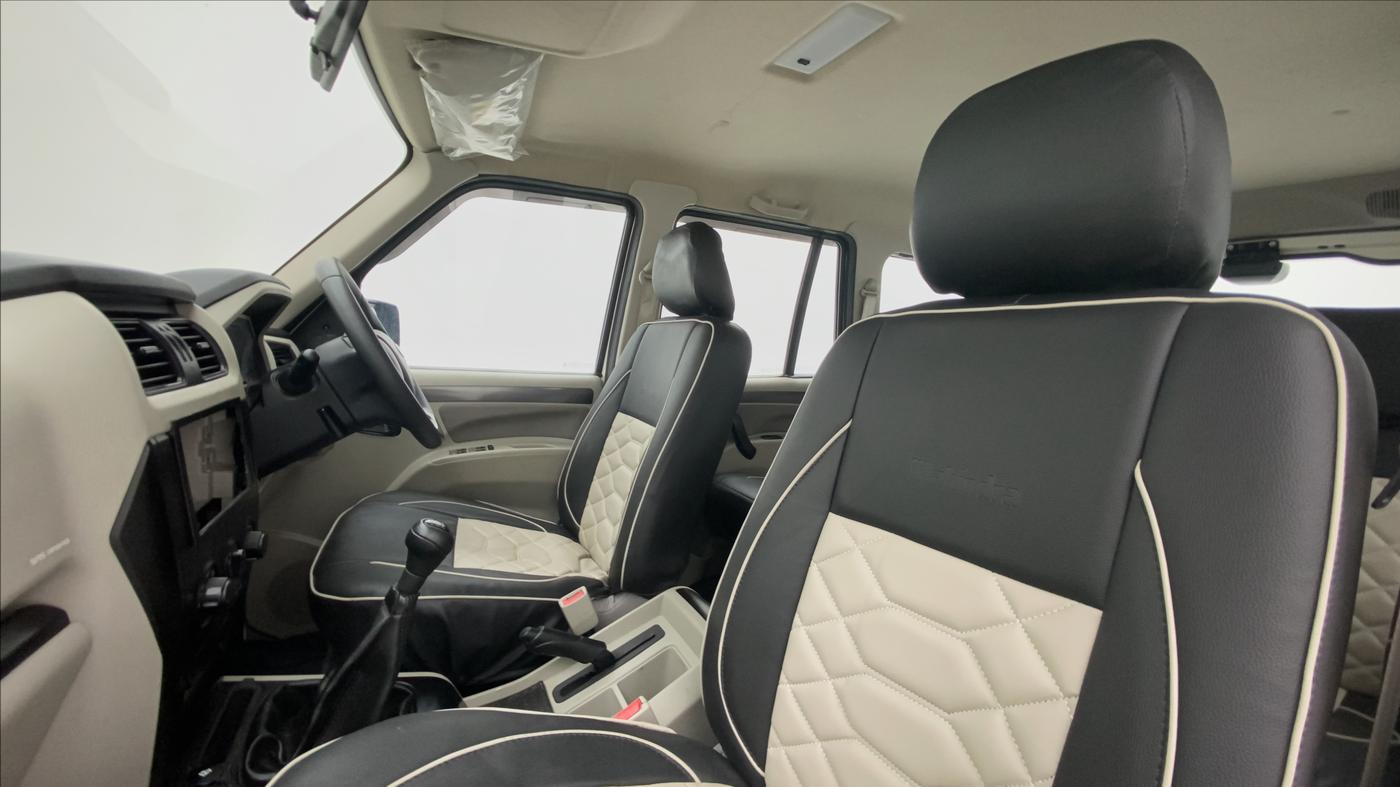 2022 Mahindra Scorpio S5, Diesel, Manual, 29,908 km, Right Side Front Door Cabin