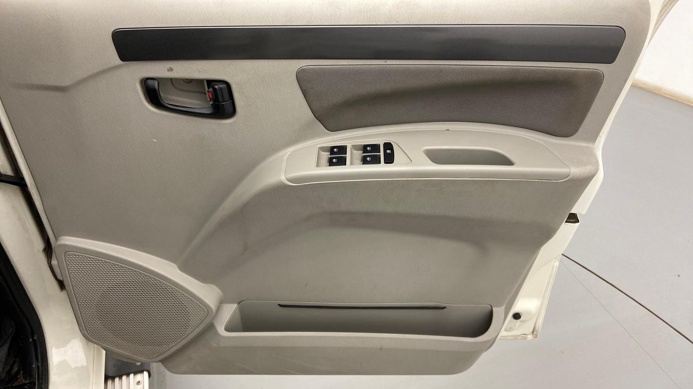 2022 Mahindra Scorpio S5, Diesel, Manual, 29,908 km, Driver Side Door Panels Control
