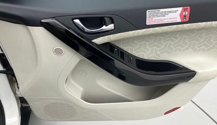 2022 Tata NEXON XZA PLUS (PREMIUM) DIESEL, Diesel, Automatic, 24,453 km, Driver Side Door Panels Control