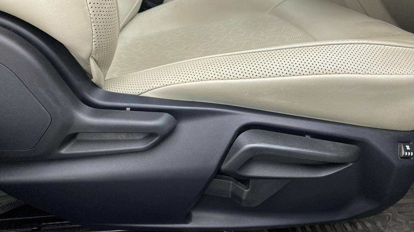 2022 Tata NEXON XZA PLUS (PREMIUM) DIESEL, Diesel, Automatic, 24,453 km, Driver Side Adjustment Panel