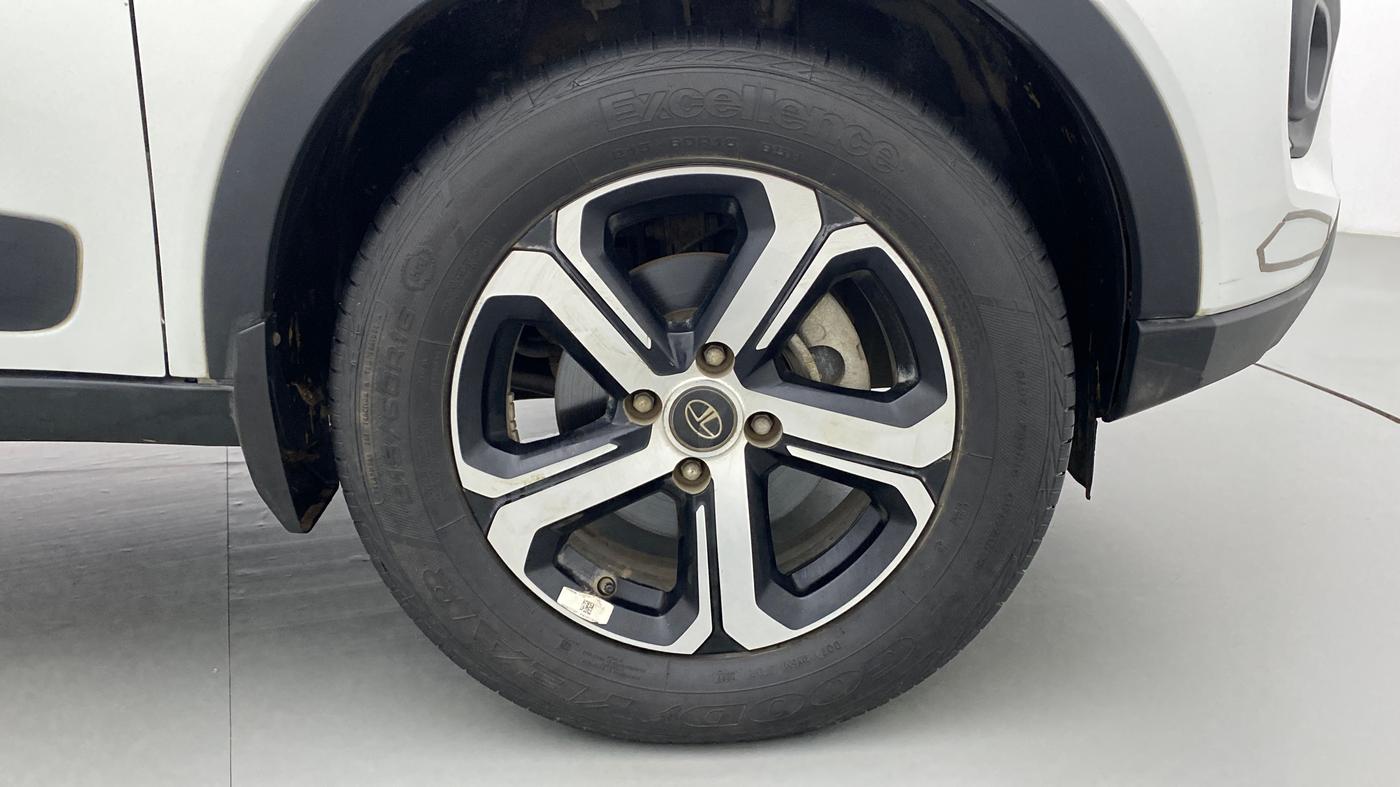 2022 Tata NEXON XZA PLUS (PREMIUM) DIESEL, Diesel, Automatic, 24,453 km, Right Front Wheel
