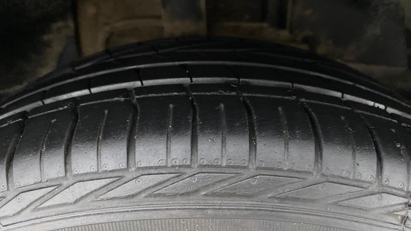 2022 Tata NEXON XZA PLUS (PREMIUM) DIESEL, Diesel, Automatic, 24,453 km, Right Front Tyre Tread