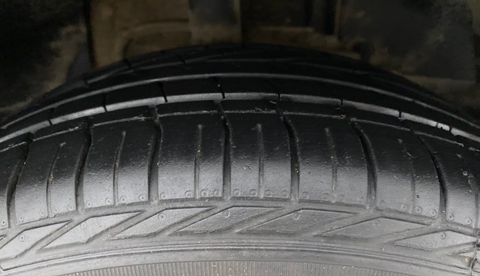 2022 Tata NEXON XZA PLUS (PREMIUM) DIESEL, Diesel, Automatic, 24,453 km, Right Front Tyre Tread
