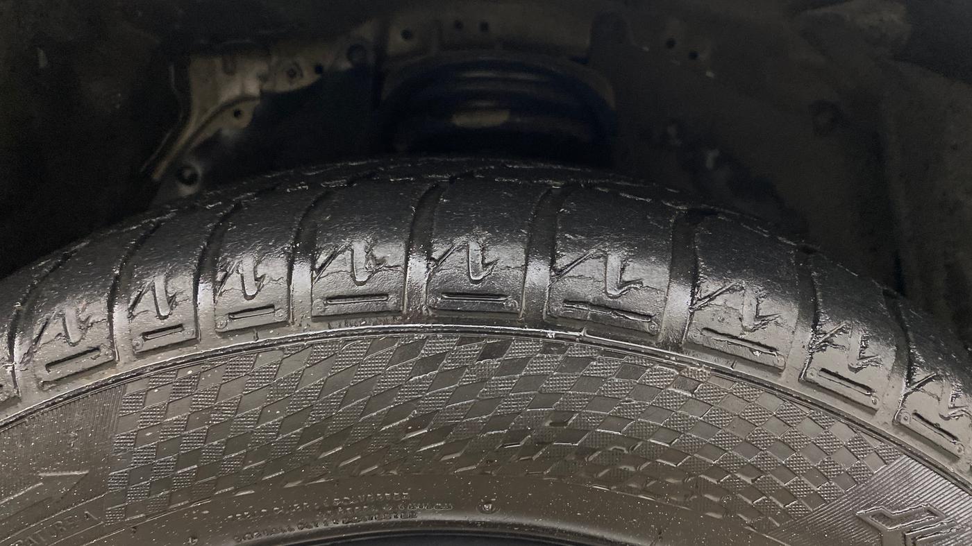 2015 Toyota Innova 2.5 GX 8 STR, Diesel, Manual, 98,235 km, Right Front Tyre Tread