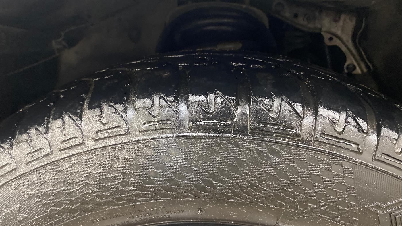 2015 Toyota Innova 2.5 GX 8 STR, Diesel, Manual, 98,235 km, Left Front Tyre Tread