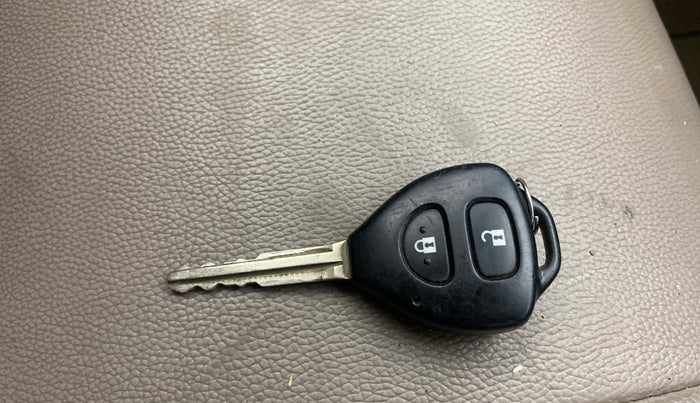 2015 Toyota Innova 2.5 GX 8 STR, Diesel, Manual, 97,979 km, Key Close Up