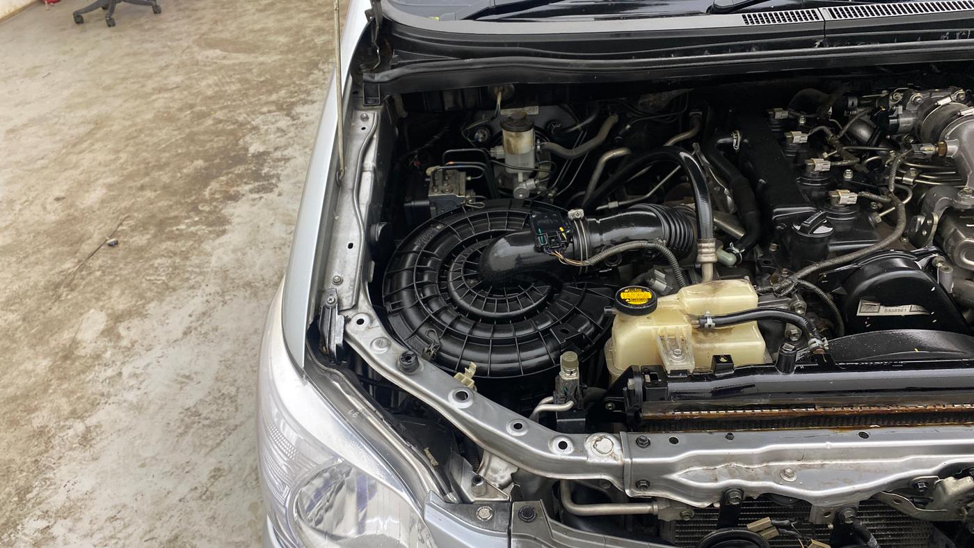 2015 Toyota Innova 2.5 GX 8 STR, Diesel, Manual, 98,235 km, Engine View - Right