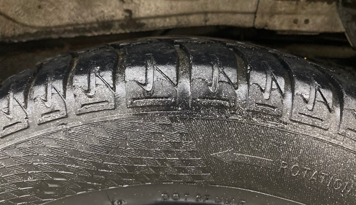 2015 Toyota Innova 2.5 GX 8 STR, Diesel, Manual, 97,979 km, Left Rear Tyre Tread