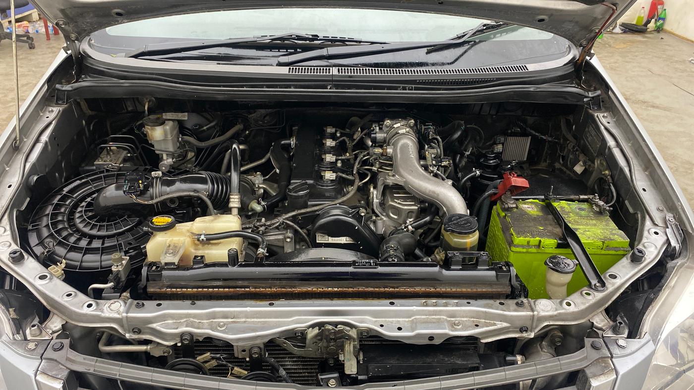 2015 Toyota Innova 2.5 GX 8 STR, Diesel, Manual, 98,235 km, Engine View