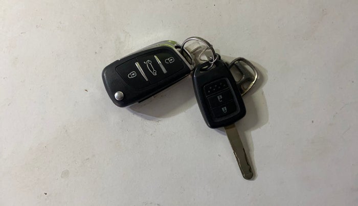 2019 Honda Amaze 1.2L I-VTEC S, Petrol, Manual, 26,001 km, Key Close Up