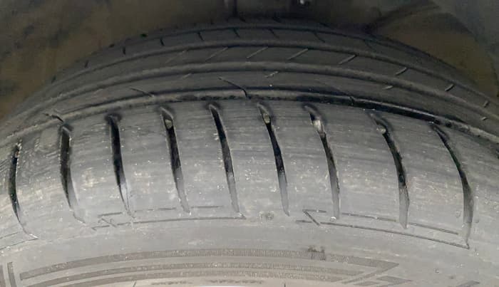 2019 Toyota Glanza G, Petrol, Manual, 62,547 km, Right Front Tyre Tread