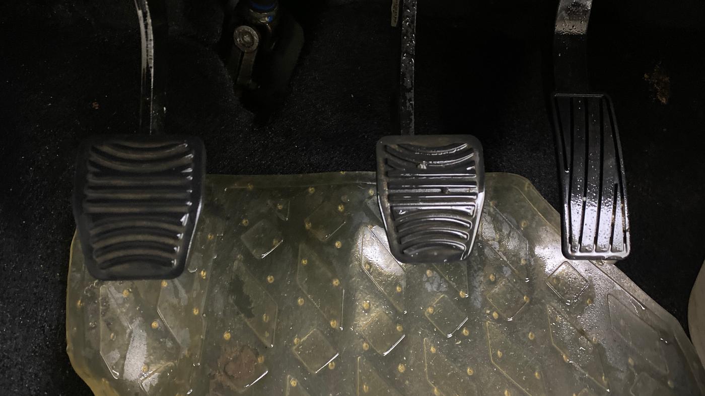 2022 Mahindra XUV300 W8 1.2 PETROL, Petrol, Manual, 62,411 km, Pedals
