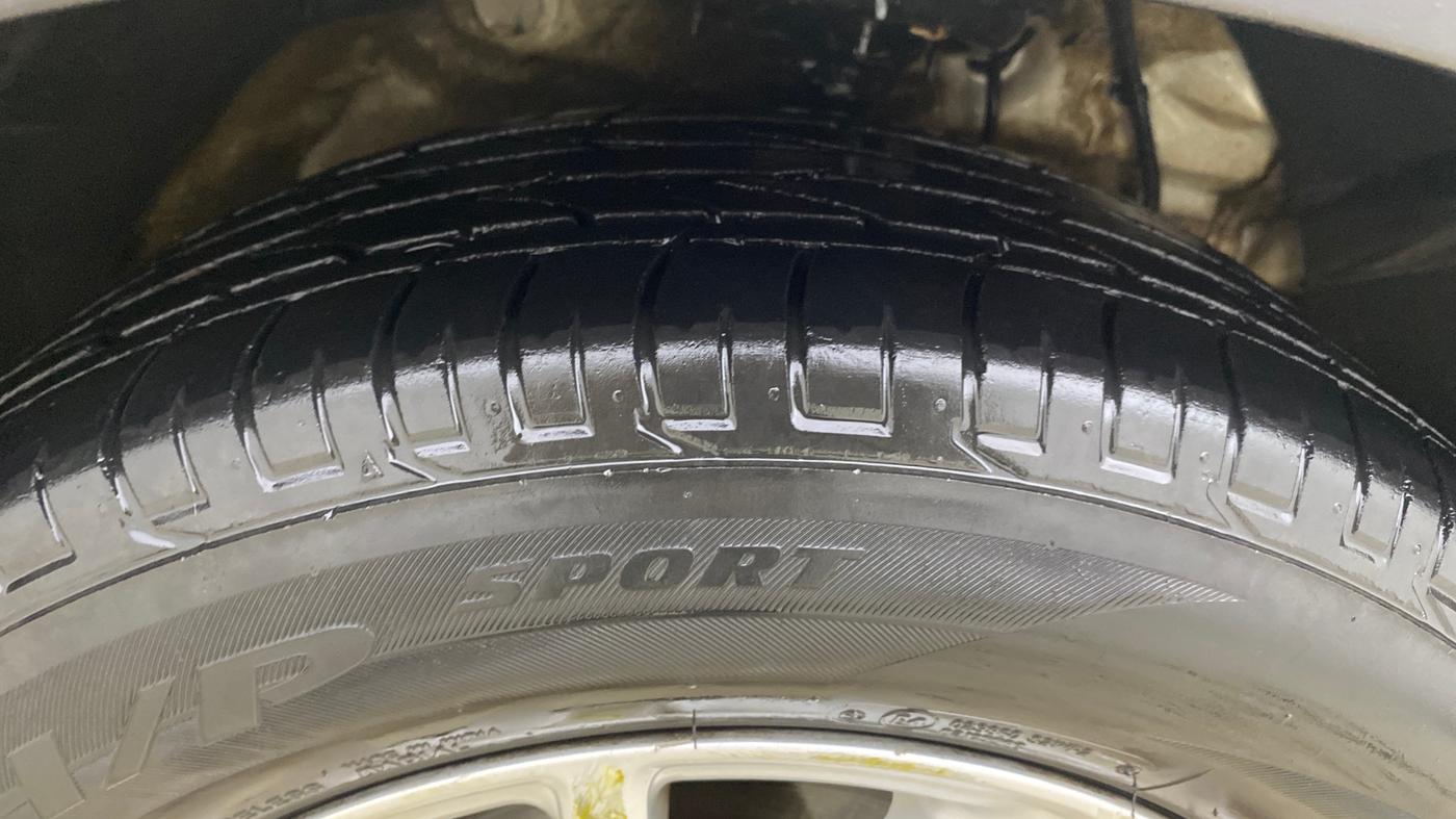2022 Mahindra XUV300 W8 1.2 PETROL, Petrol, Manual, 62,411 km, Right Front Tyre Tread