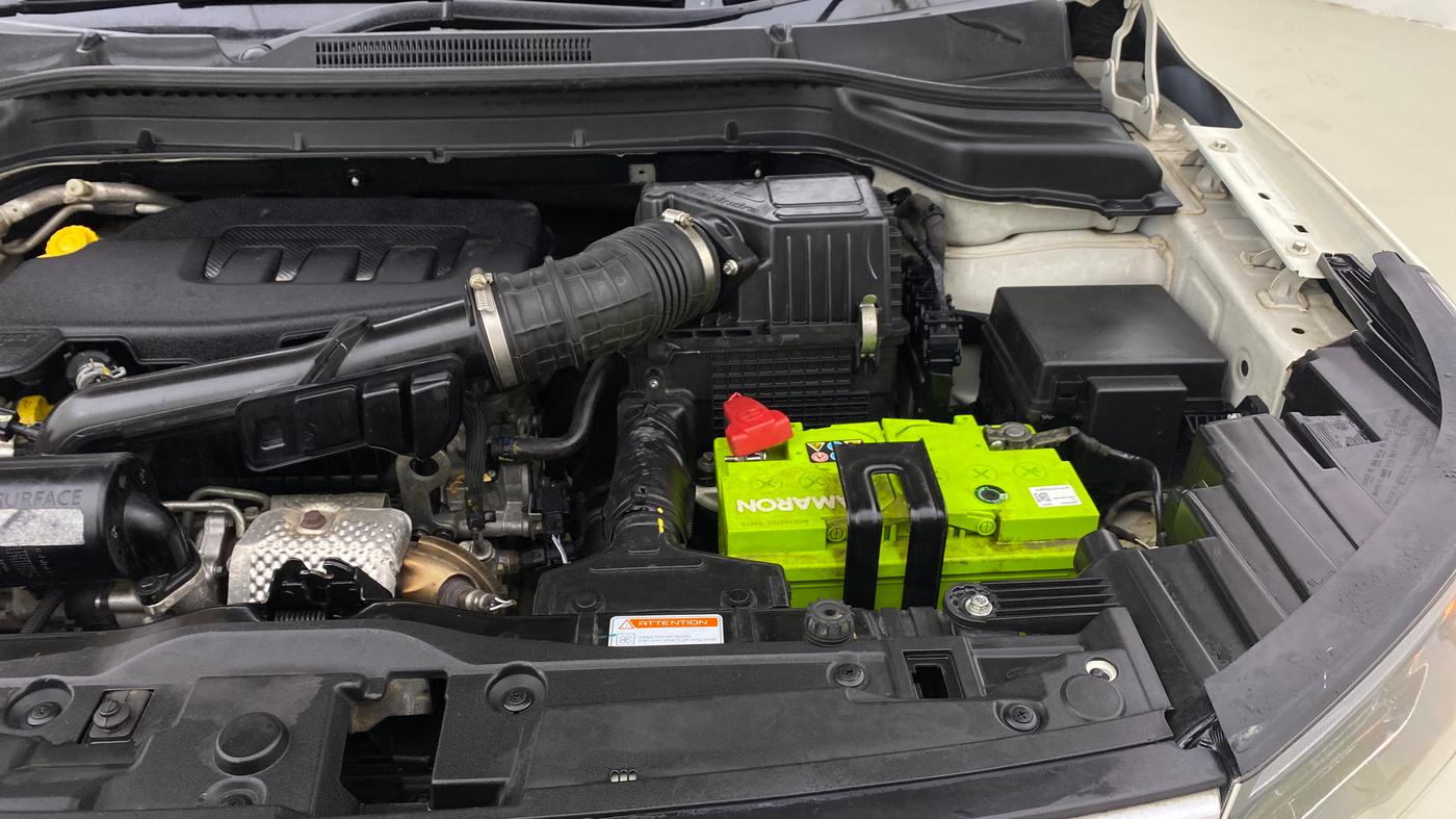 2022 Mahindra XUV300 W8 1.2 PETROL, Petrol, Manual, 62,411 km, Engine View - Left
