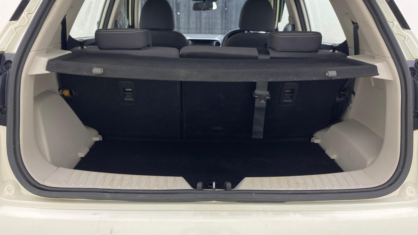 2022 Mahindra XUV300 W8 1.2 PETROL, Petrol, Manual, 62,411 km, Boot Inside
