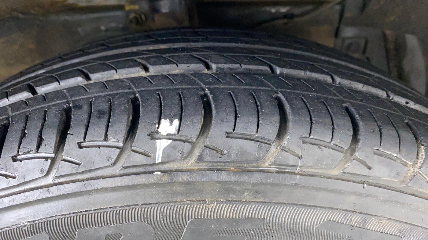 2018 Maruti Ciaz DELTA 1.4 VVT AMT, Petrol, Automatic, 27,737 km, Right Front Tyre Tread