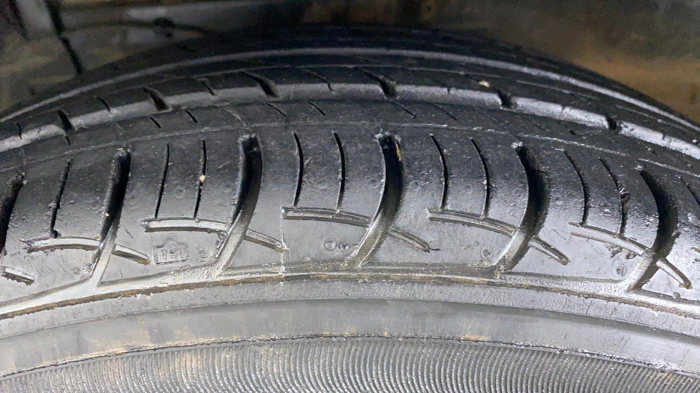 2018 Maruti Ciaz DELTA 1.4 VVT AMT, Petrol, Automatic, 27,737 km, Left Front Tyre Tread