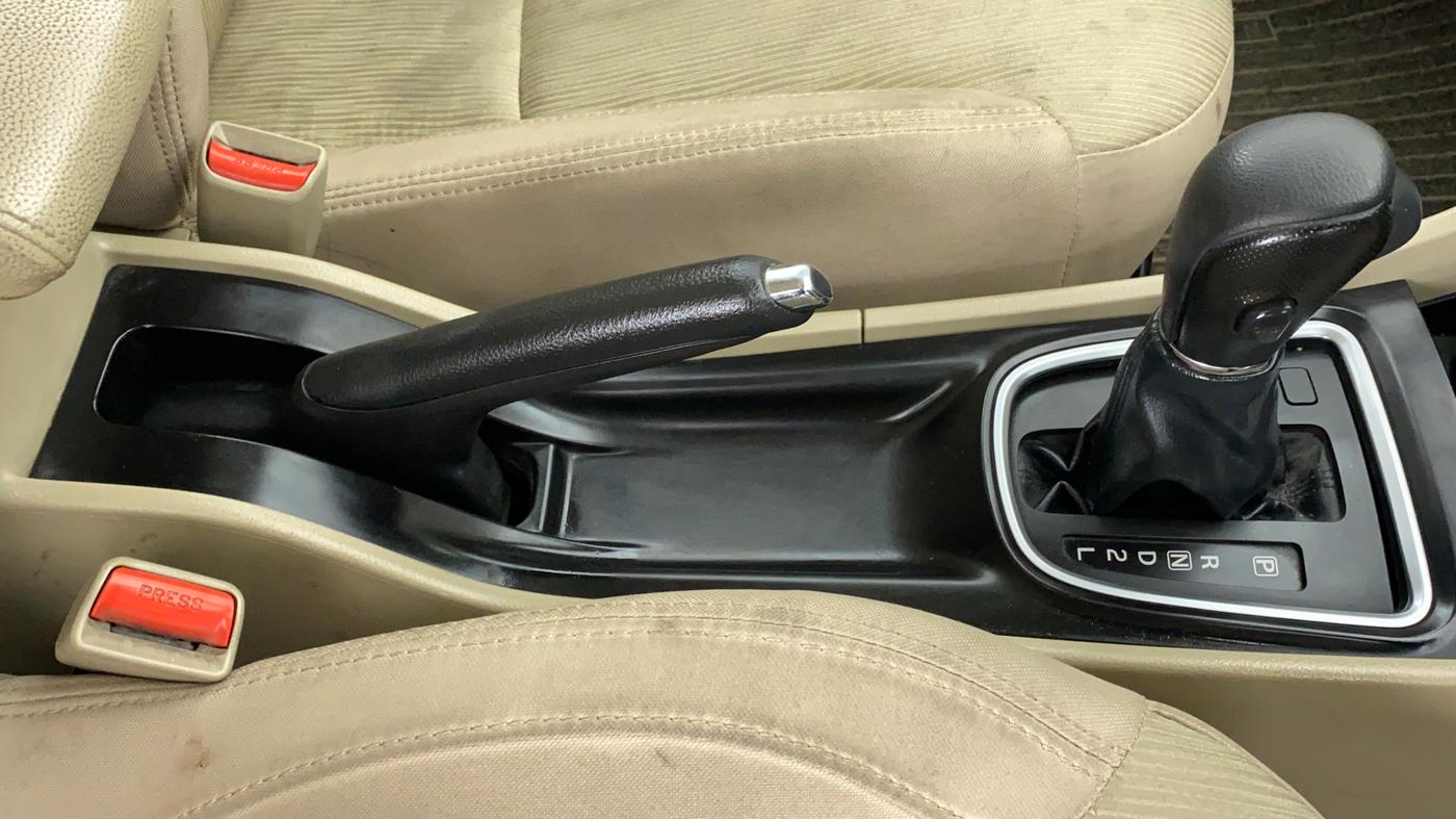 2018 Maruti Ciaz DELTA 1.4 VVT AMT, Petrol, Automatic, 27,737 km, Gear Lever