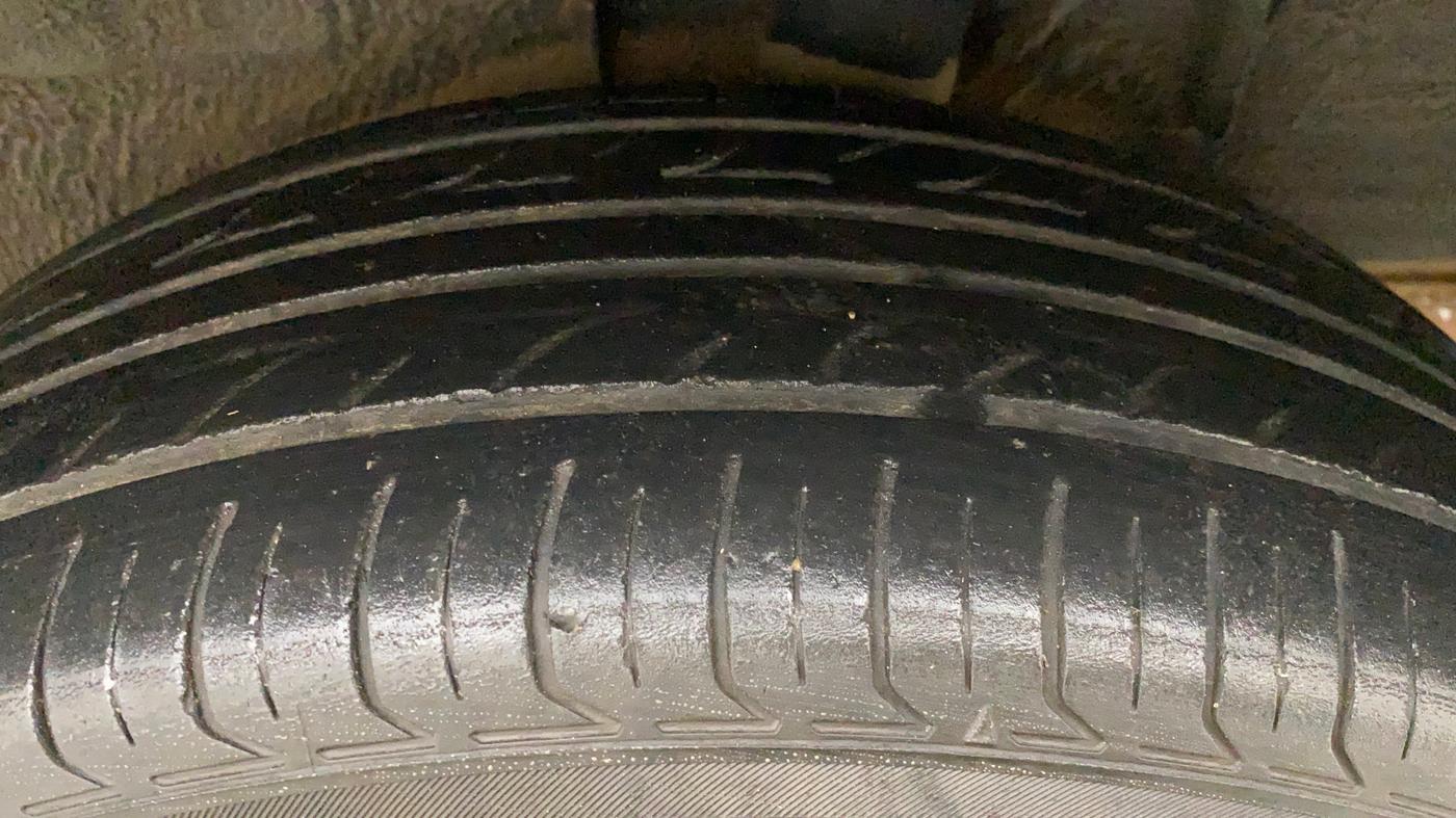 2019 Renault TRIBER RXZ, Petrol, Manual, 70,228 km, Left Rear Tyre Tread