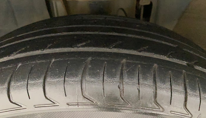 2019 Renault TRIBER RXZ, Petrol, Manual, 70,228 km, Left Front Tyre Tread