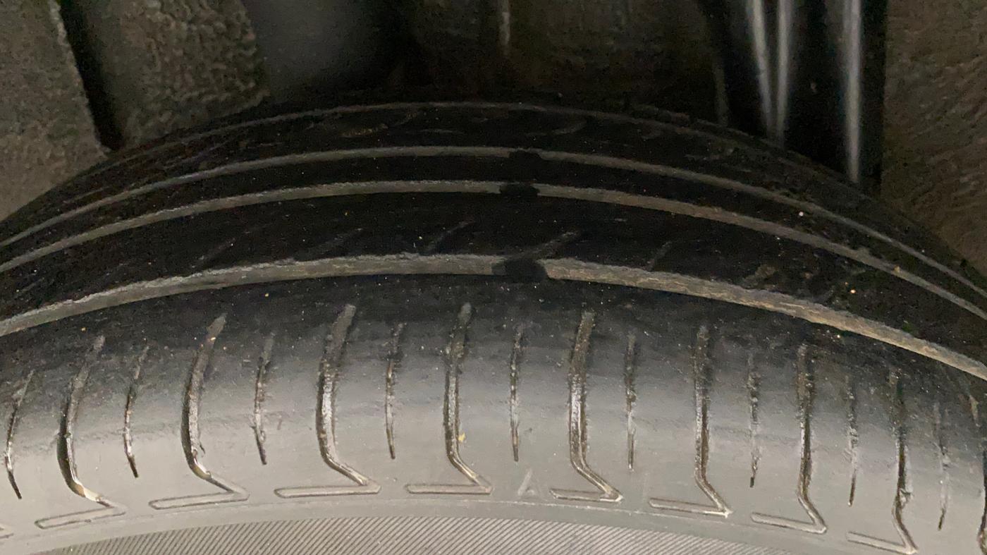 2019 Renault TRIBER RXZ, Petrol, Manual, 70,228 km, Right Rear Tyre Tread