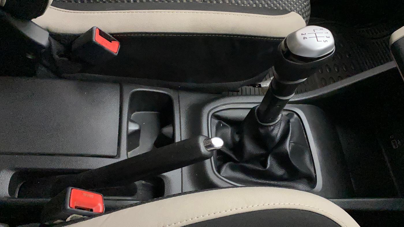 2019 Renault TRIBER RXZ, Petrol, Manual, 70,228 km, Gear Lever