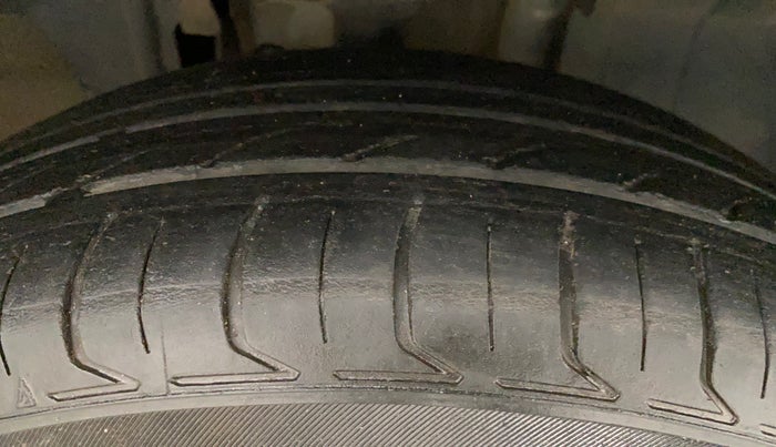 2019 Renault TRIBER RXZ, Petrol, Manual, 70,228 km, Right Front Tyre Tread