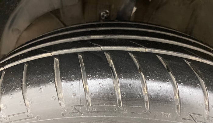2019 Maruti Baleno ALPHA PETROL 1.2, Petrol, Manual, 64,727 km, Left Front Tyre Tread
