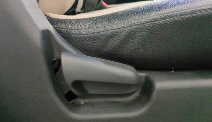 2018 Maruti Wagon R 1.0 LXI CNG, CNG, Manual, 91,621 km, Driver Side Adjustment Panel