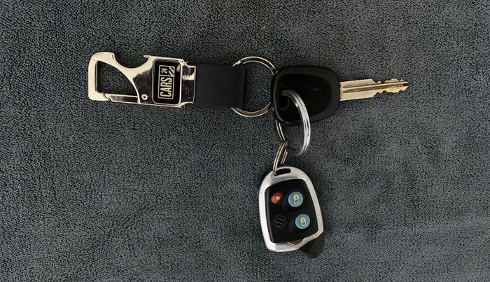 2015 Maruti Alto K10 VXI, Petrol, Manual, 83,776 km, Key Close Up