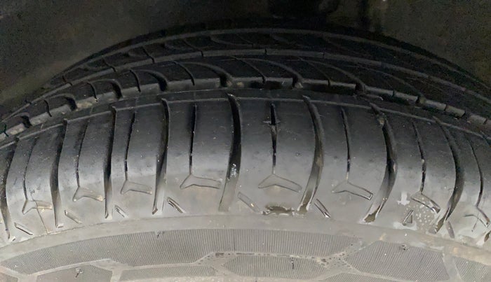 2015 Maruti Alto K10 VXI, Petrol, Manual, 83,776 km, Left Front Tyre Tread
