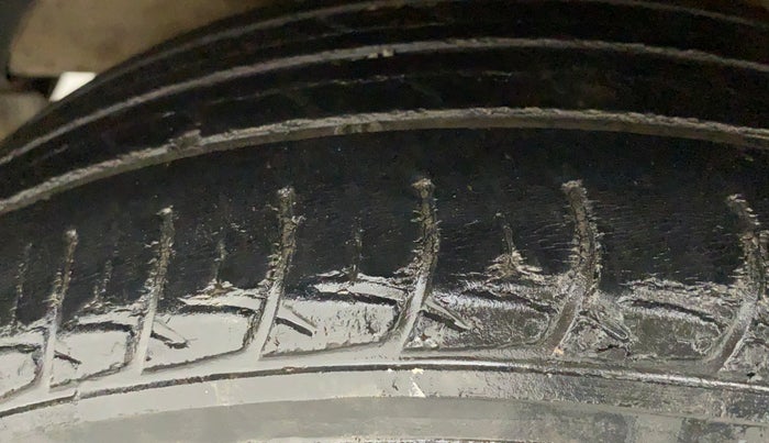 2017 Maruti Baleno DELTA PETROL 1.2, Petrol, Manual, 46,131 km, Left Front Tyre Tread