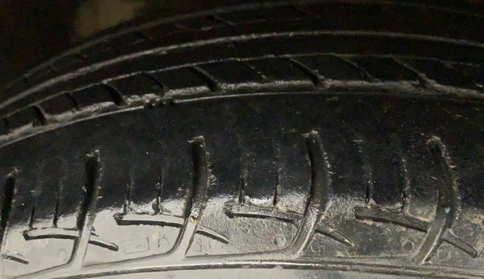2017 Maruti Baleno DELTA PETROL 1.2, Petrol, Manual, 46,131 km, Right Front Tyre Tread