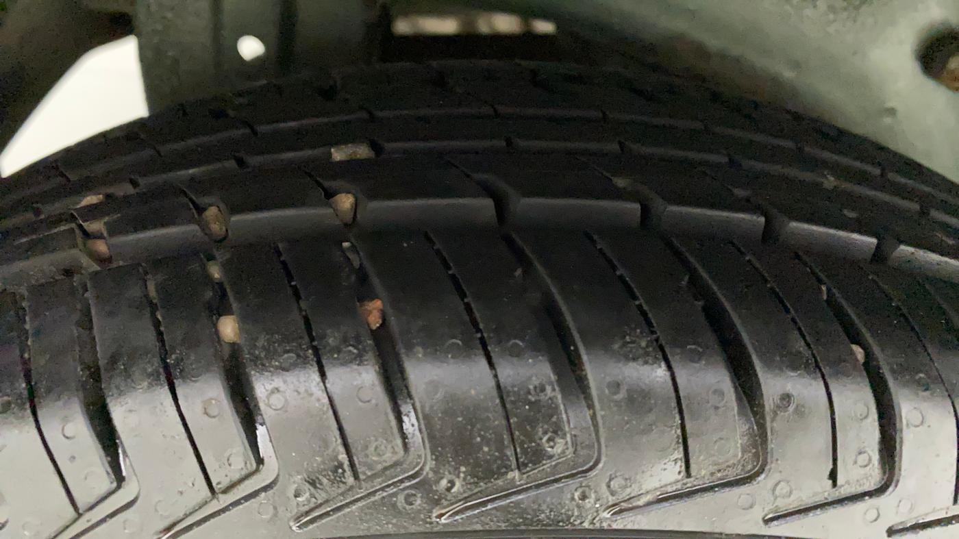 2010 Maruti A Star VXI, Petrol, Manual, 66,852 km, Right Rear Tyre Tread